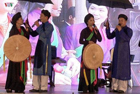 Quan ho folk art troupe makes performance tour in Europe