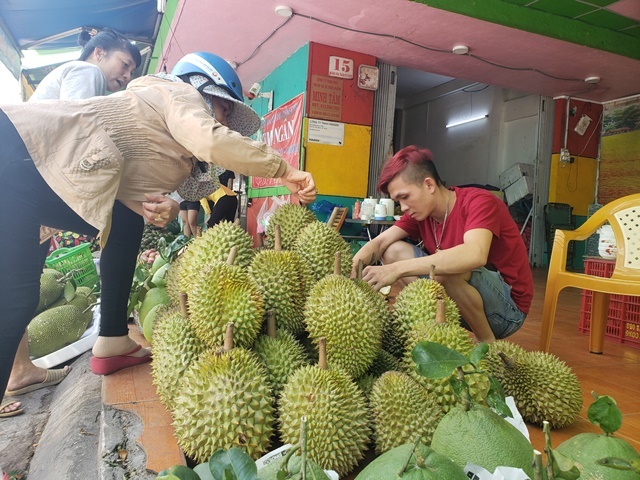 Mẹ 'nghiện' sầu riêng mách bí kíp chọn trái an toàn, béo ngậy, cơm vàng