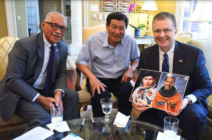 Cuộc gặp đặc biệt của hai vị tướng, nhà du hành vũ trụ Việt - Mỹ