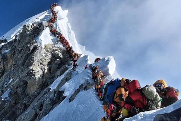 Lý do không ngờ khiến ngày càng nhiều người chết trên đỉnh Everest