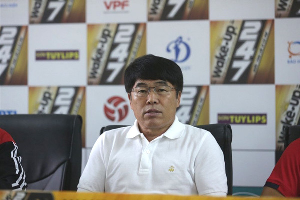 Korean coach Lee sacked, Bien to take charge of Viettel FC