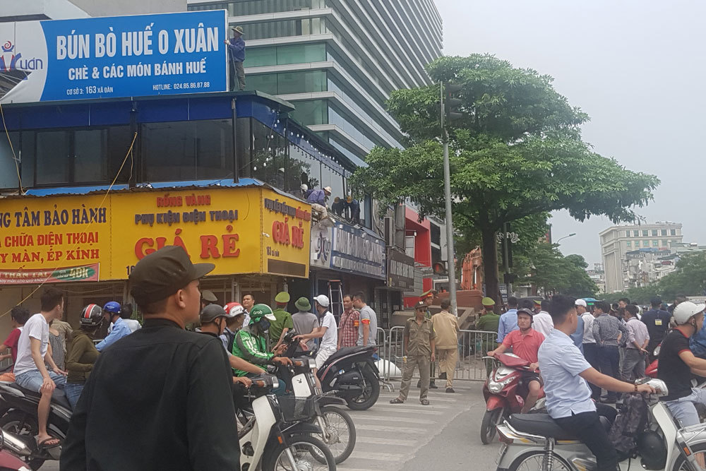 Hà Nội cưỡng chế công trình sai phạm trên đường Xã Đàn