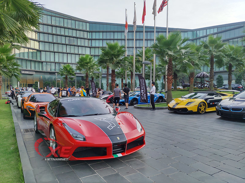 Choáng ngợp dàn siêu xe triệu đô đẹp tuyệt mỹ đổ về Hà Nội.