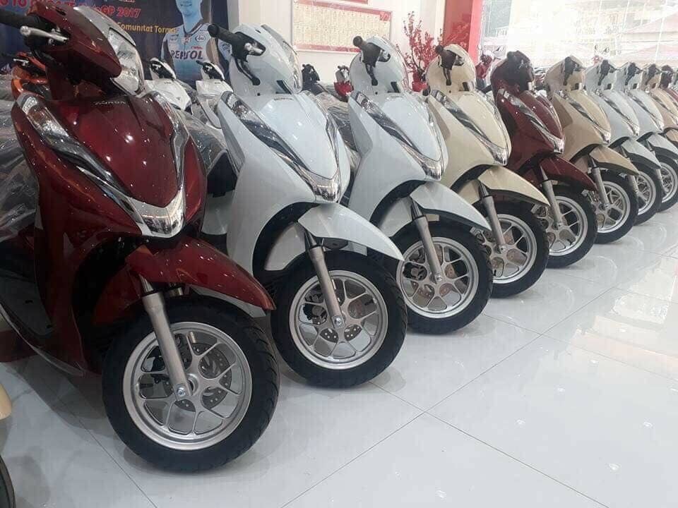 Chạy đua giữ thị phần, nhiều xe máy 