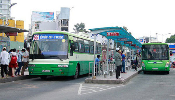 Modern bus stops put into use in HCM City