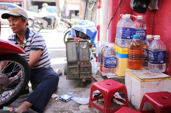 Amazing alley brings joy to the poor