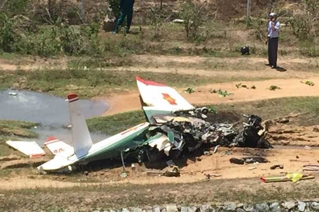 Two pilots die in military plane crash in Khanh Hoa