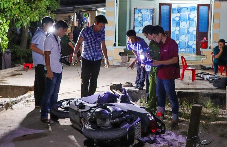 Bắt đối tượng đến nhà truy sát 3 cha con,  1 người chết ở Quảng Nam