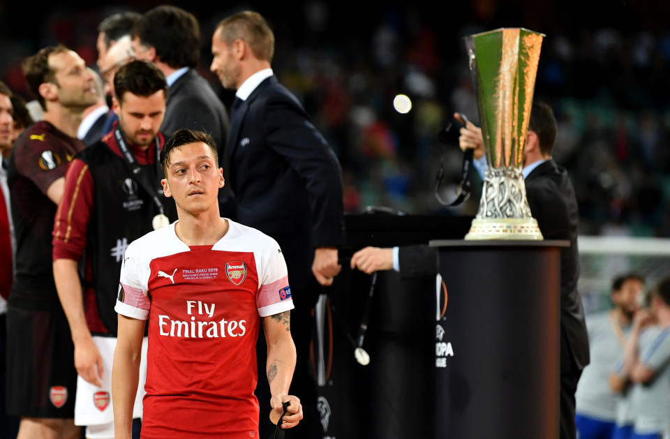 Arsenal bán 