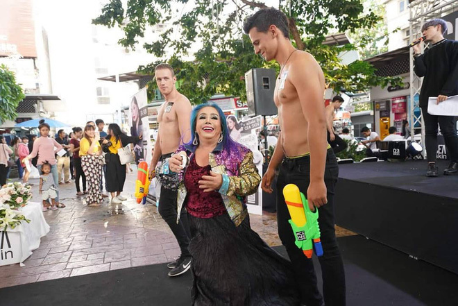 Nữ đại gia U60 lấy 12 chồng trẻ giờ ra sao?