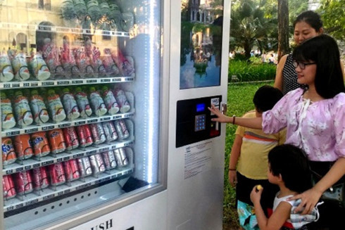 Hanoi to install more automatic vending machines in public areas
