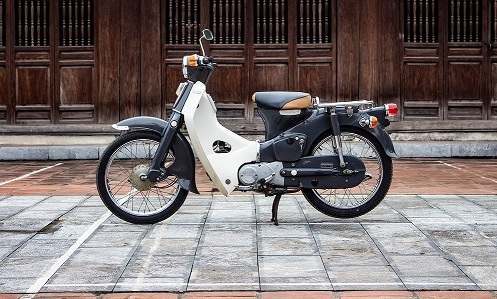 Hình ảnh xe máy Vespa và Lambretta trên đường phố Sài Gòn xưa