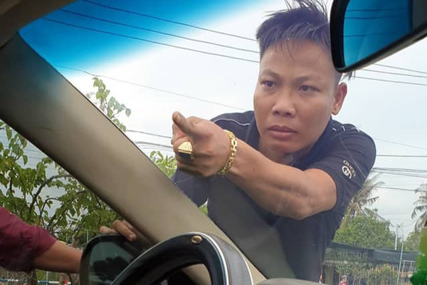 Bắt khẩn cấp Tuấn 'nhóc' vụ giang hồ vây xe chở công an ở Biên Hòa