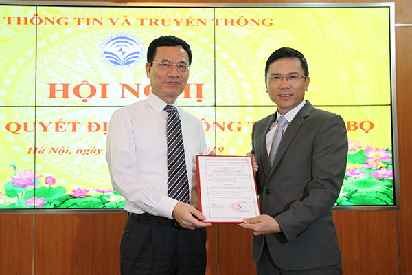 Bộ trưởng TT&TT trao quyết định bổ nhiệm Tổng biên tập báo VietNamNet