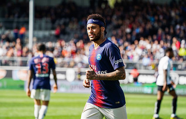 Neymar bị đuổi khỏi PSG, Barca và MU lao vào tranh cướp