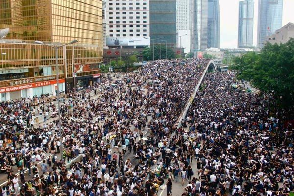 Hình ảnh hàng triệu người Hong Kong tràn xuống đường như 'thác, lũ'