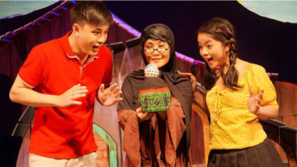 More theatrical plays for teenagers are needed