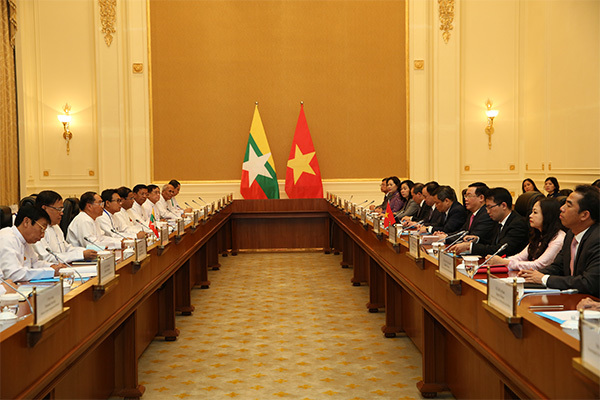 Phó Thủ tướng đề nghị Myanmar đơn giản thủ tục thông quan hàng hóa
