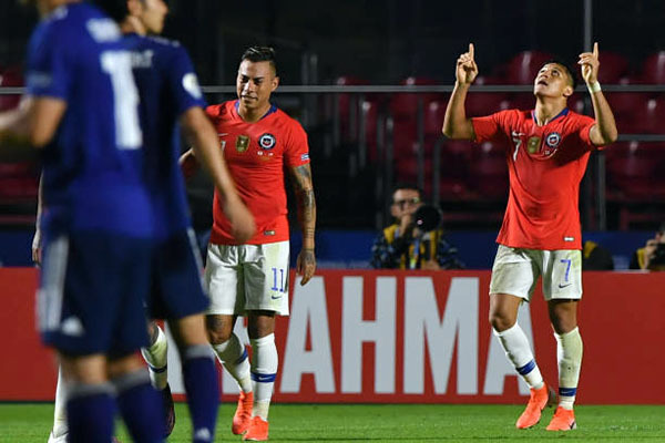 Sanchez chói sáng, Chile đè bẹp Nhật Bản trận ra quân Copa