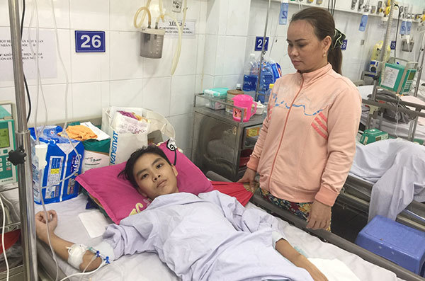 Bé trai bệnh chồng chéo, mẹ đơn thân không còn tiền chữa bệnh