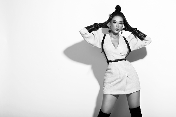 Người đẹp Hải Dương gợi cảm trong bộ ảnh mới