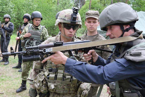 Căng với Nga, Mỹ viện trợ quân sự 'khủng' cho Ukraina