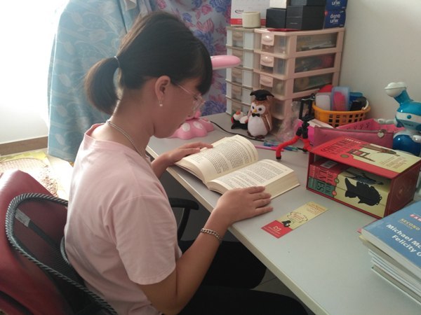 Mẹ bị ung thư, nữ sinh thi đậu 3 lớp chuyên Văn, Toán, Tin