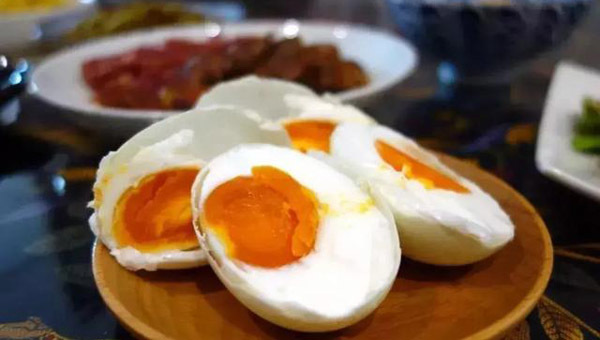 Trẻ nôn ra máu vì ăn trứng để qua đêm, bác sĩ chỉ cách bảo quản thức ăn thừa