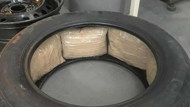 13 cửa hàng Ford phát hiện ma túy đá trong lốp xe