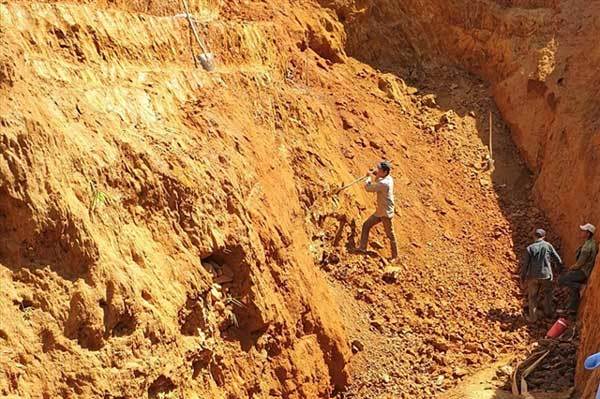 Illegal gold mining pollutes Dakrong River