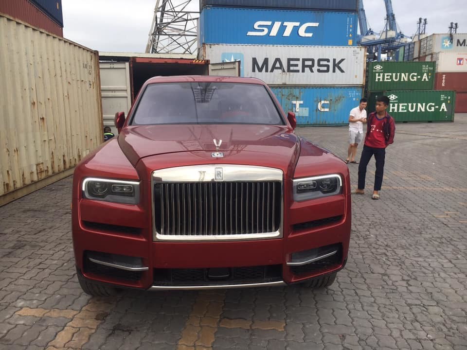 Rolls-Royce Cullinan thứ tư hơn 41 tỷ màu độc về Việt Nam