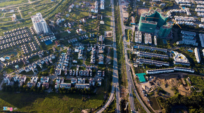 Loạt biệt thự tiền tỷ bỏ hoang cả 10 năm cạnh cao tốc ở quận 9