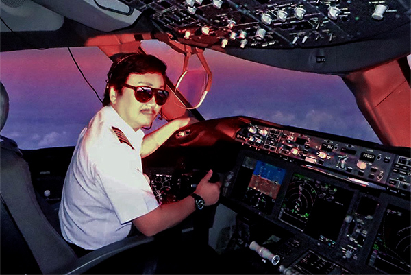 Hình ảnh Cơ trưởng sẽ đưa bạn đến với thế giới hàng không đầy đam mê và hào hứng.