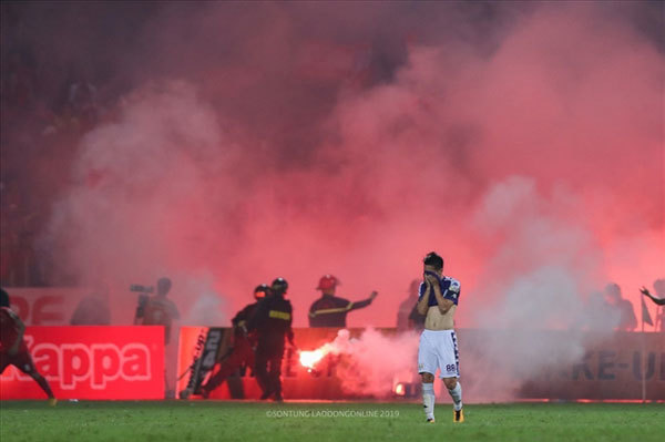 V.League 1 clubs fined for flares