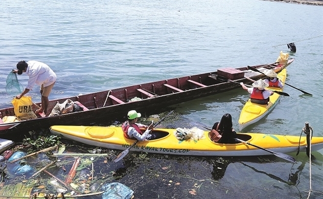 Vietnamese people join hands to save Mekong River