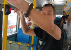 Bắt quả tang thanh niên thủ dâm trên xe buýt Hà Nội