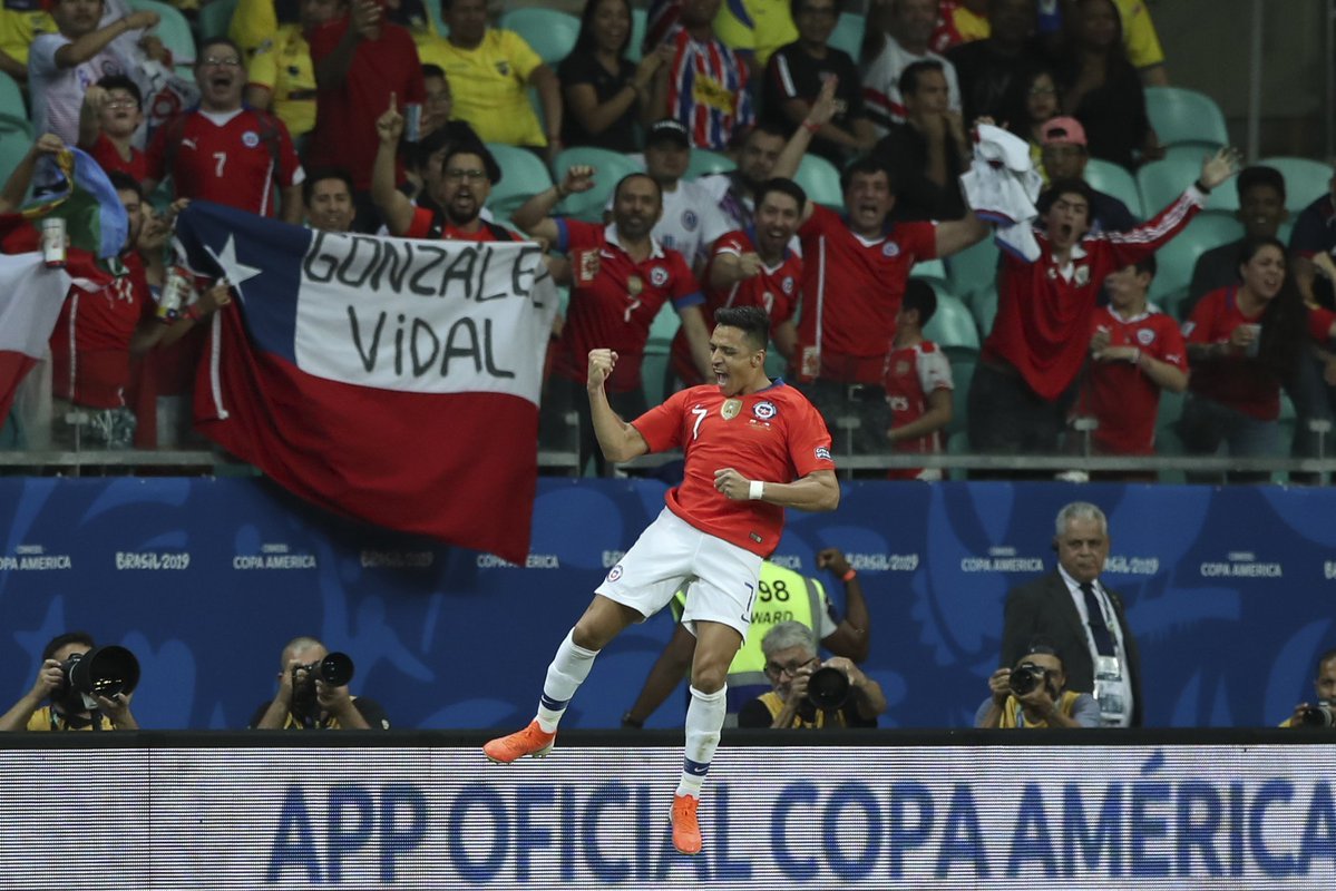 Alexis Sanchez lập đại công, Chile bay vào tứ kết