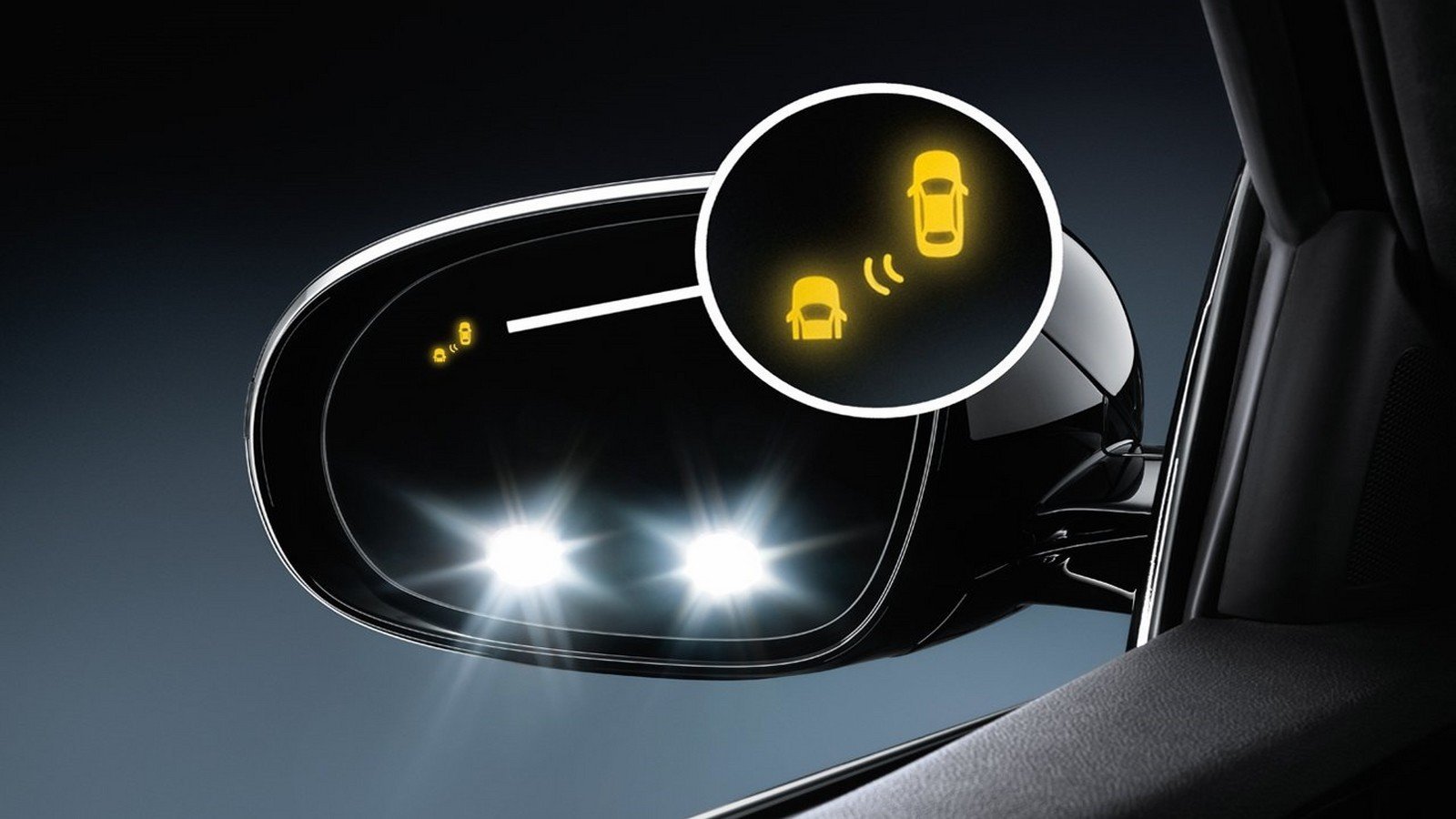 Cách chỉnh gương chiếu hậu xe ô tô để tránh điểm mù