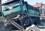 Xe máy 'tạt đầu', ô tô biển 80 cùng xe container gặp nạn ở Nghệ An