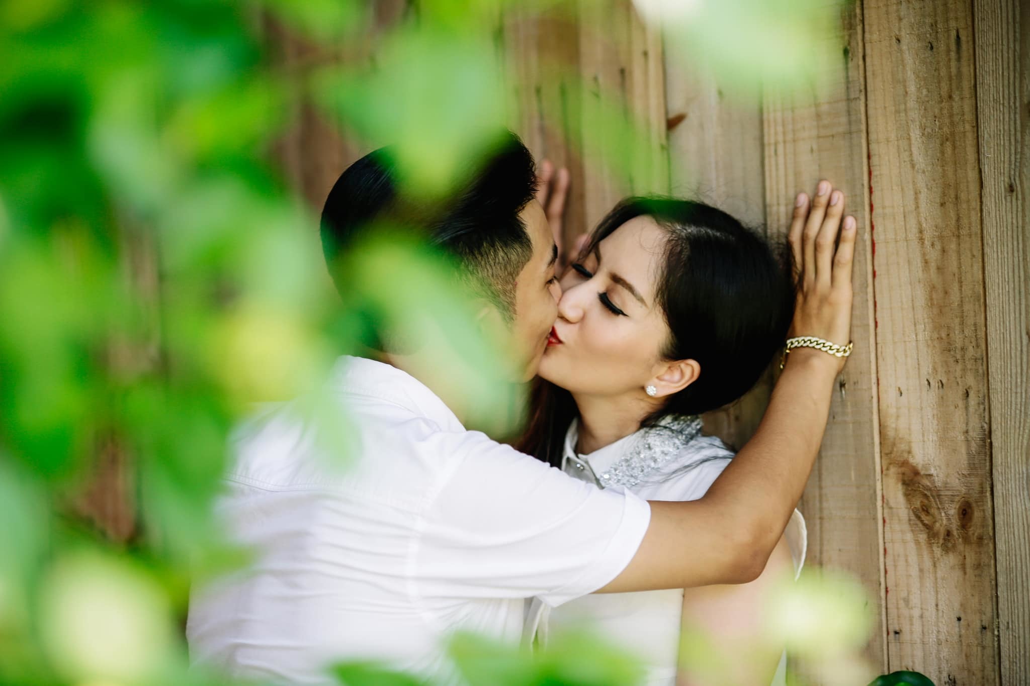 Khánh Thi đăng ảnh hôn, chúc mừng sinh nhật chồng trẻ Phan Hiển