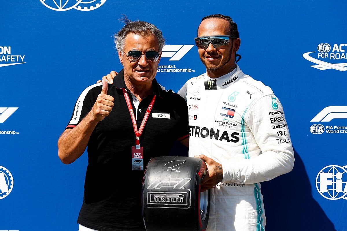 Hamilton lần 60 giành pole với Mercedes