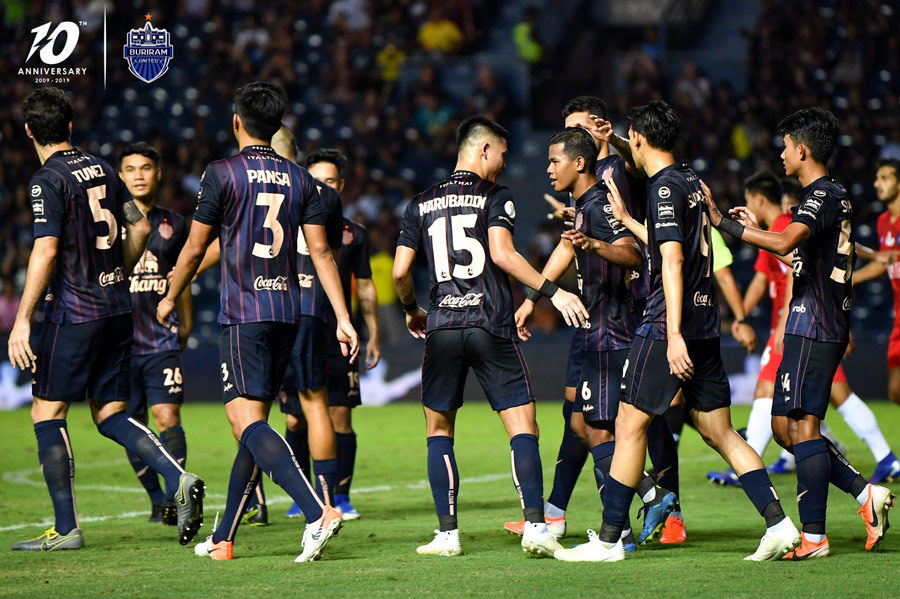 Lương Xuân Trường bị bỏ rơi, Buriram United thắng Chiangmai 4