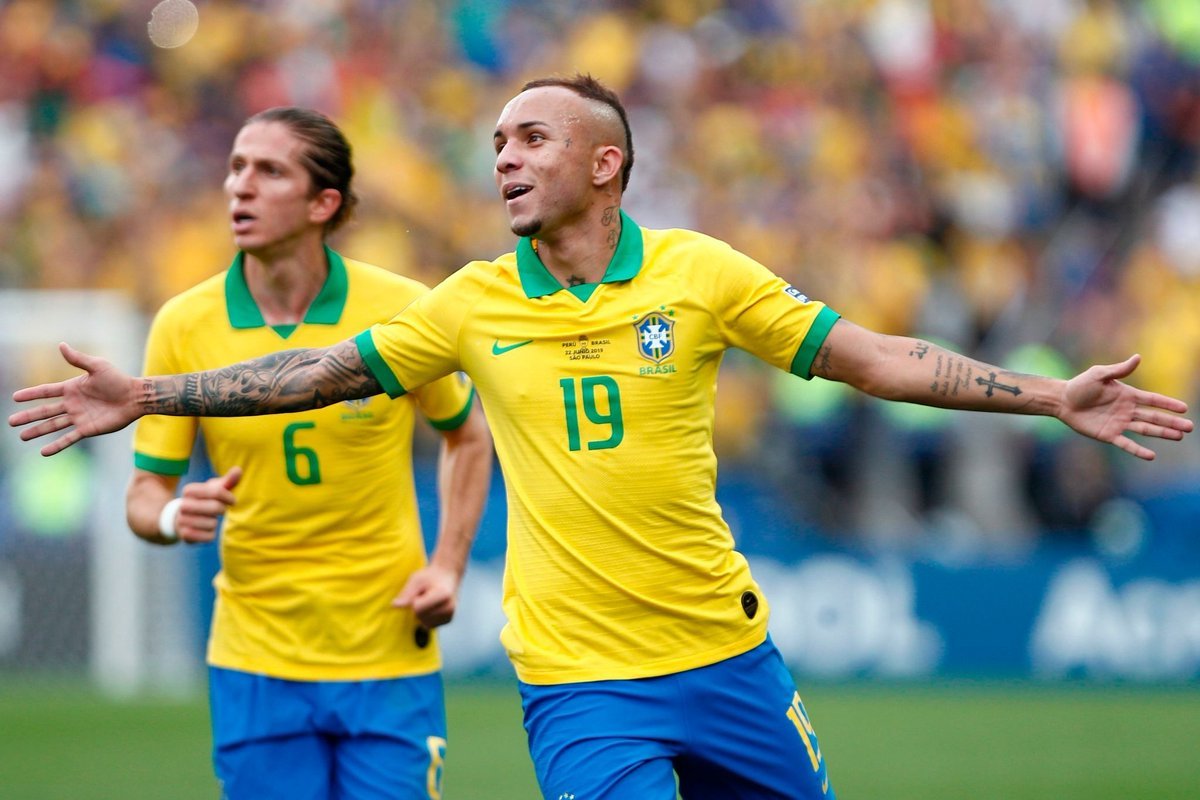 Everton, bay cao cùng Brazil và giấc mơ MU