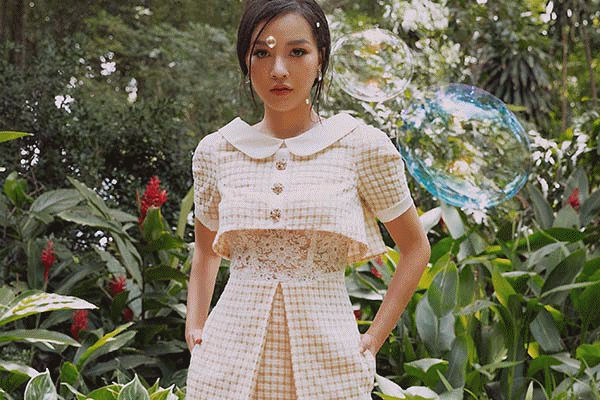 Băng Di đổ bệnh khi chụp ảnh ngoài trời gần 40 độ suốt 3 tiếng