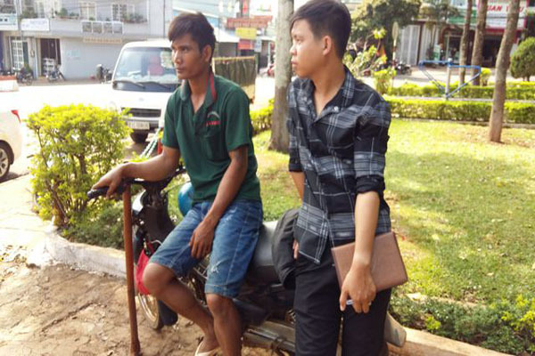 Cảnh mưu sinh ở chợ lao động trên vùng cao của bà con đồng bào