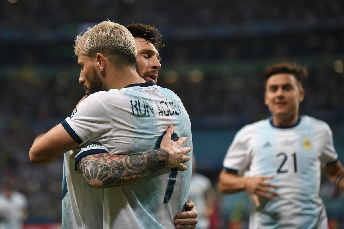 Argentina vào tứ kết Copa America, quà sinh nhật cho Messi