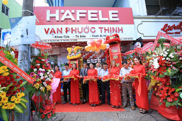 Vạn Phước Thịnh khai trương showroom phụ kiện nội thất