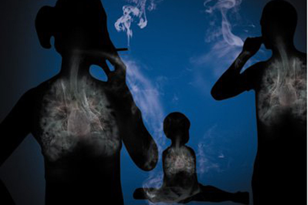 ‘Mầm bệnh’ nguy hiểm gieo rắc cho trẻ từ khói thuốc