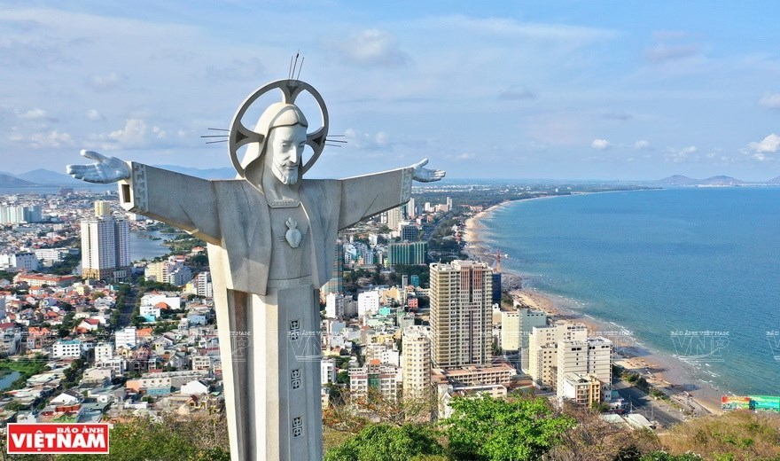 Towering statue of Jesus Christ in Vung Tau