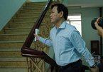 Ông Nguyễn Hữu Linh đến tòa, vội chạy trốn vào nhà vệ sinh
